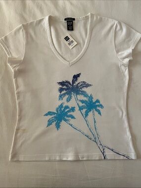 GAP White V-Neck Fitted Tee with Blue Palm Tree Graphic, Size Small, NWT
